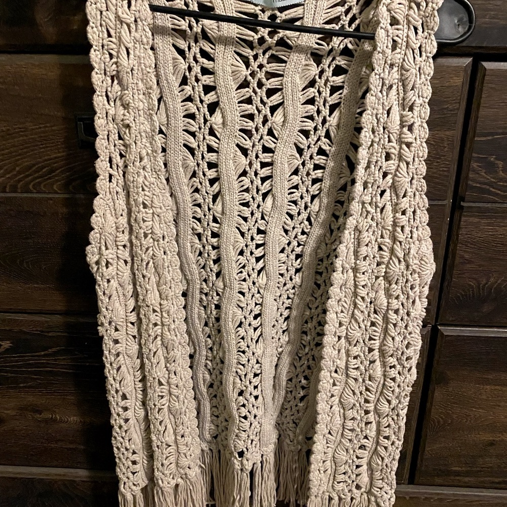 Maurice’s cream color vest size xlrg